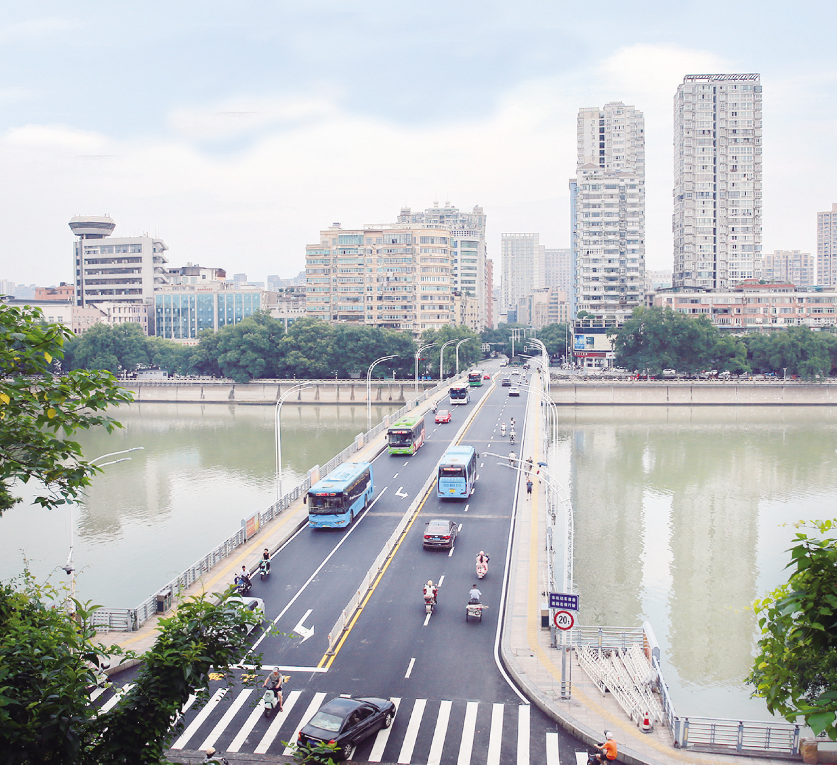 上饶:信江大桥露新貌(图)