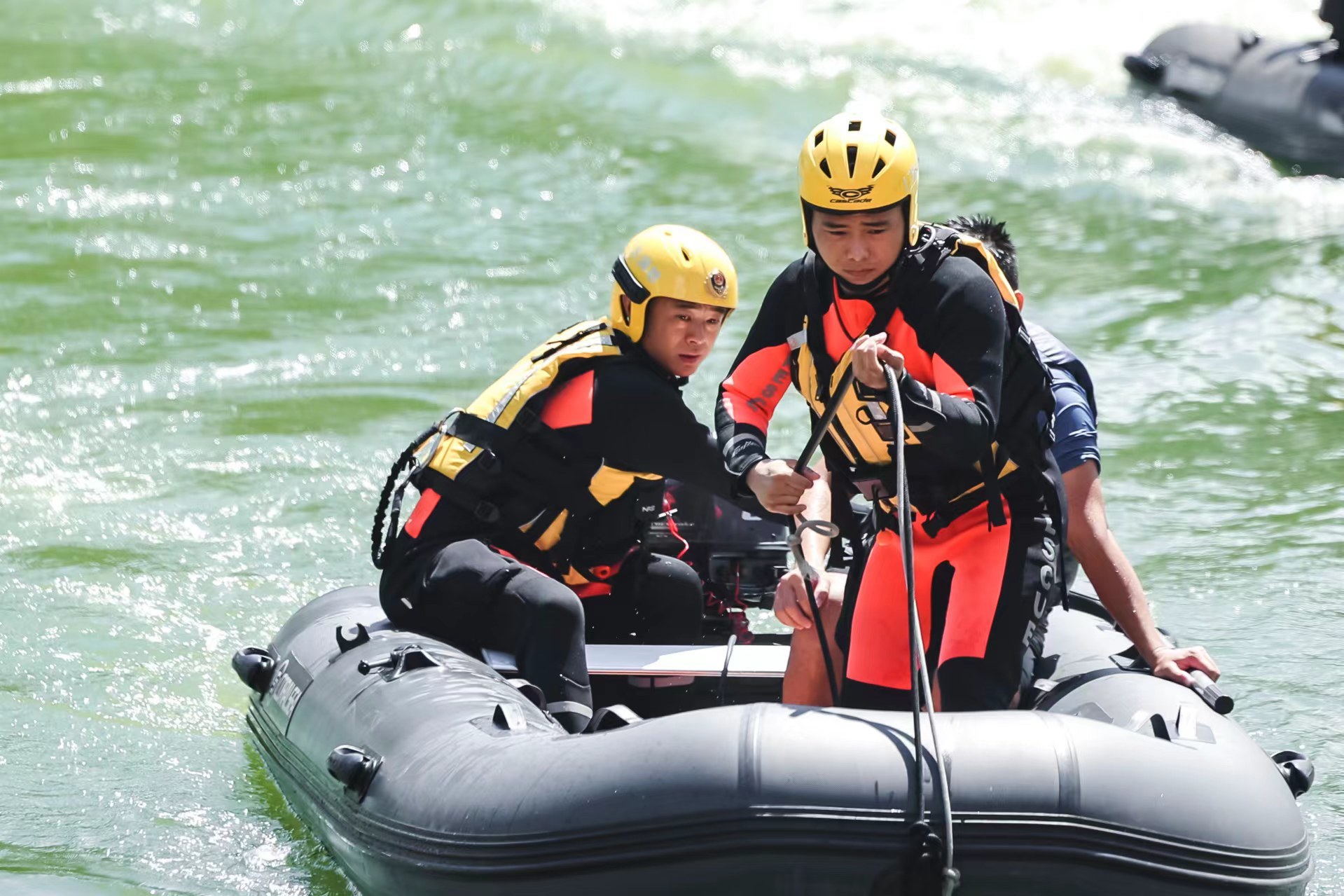 南山区海上搜救中心组织开展水上人员遇险搜救应急综合演练