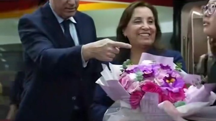 秘鲁总统抵达深圳，中国高铁让她惊呼“好快！”