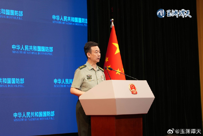 国防部回应美军机在南海投放不明物品