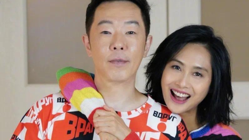 “紫霞仙子”朱茵：错过周星驰嫁黄贯中，住深山村屋开两万块破车，活成了娱乐圈李子柒封面图