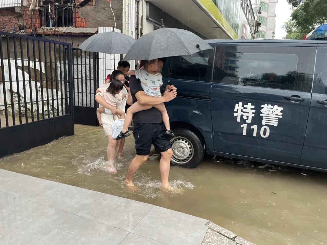 强降雨持续！防汛应急响应提升至三级！江西全力应对