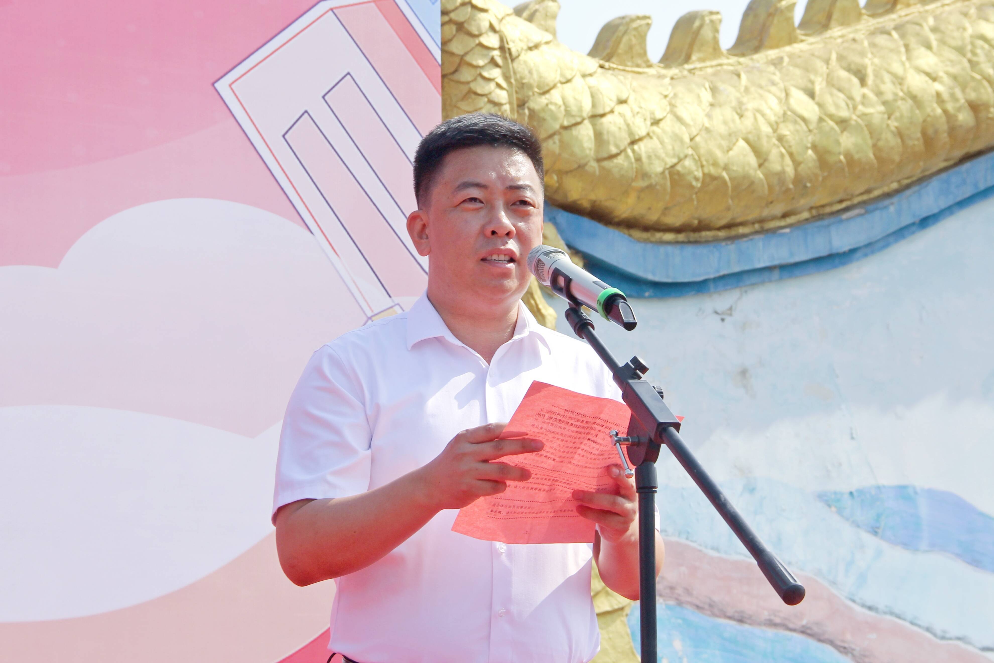 泺口街道党工委副书记、办事处主任胡建国主持活动