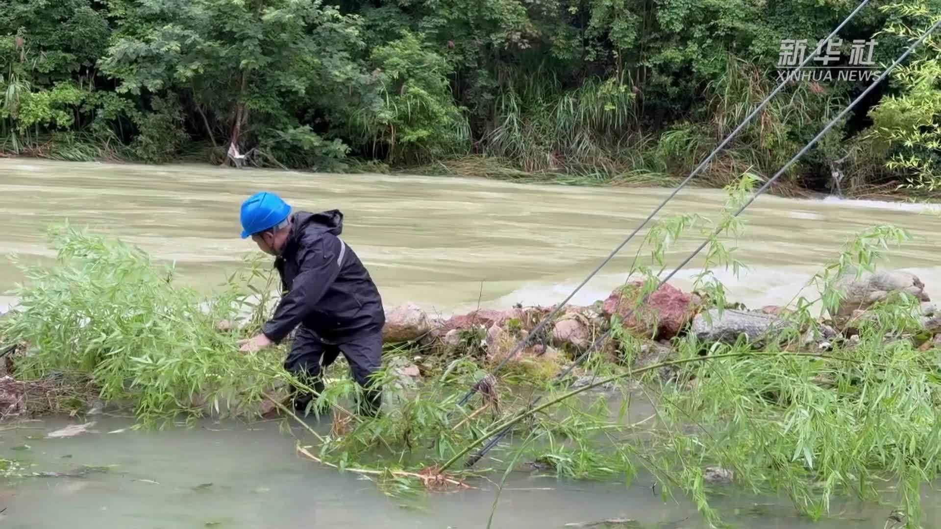 浙江：积极应对洪涝次生灾害 开展电力线路设备抢修