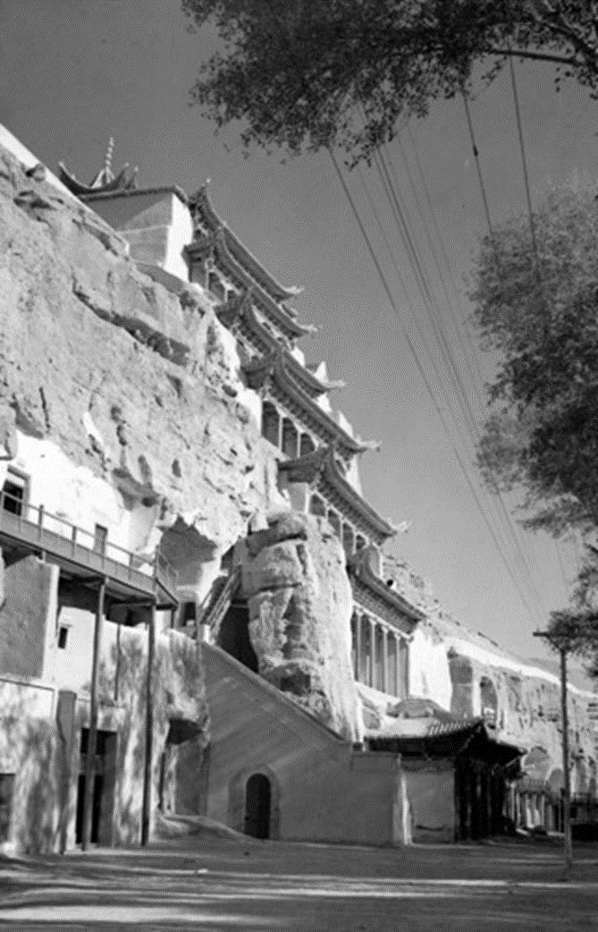 图为莫高窟外景（资料照片）　新华社发