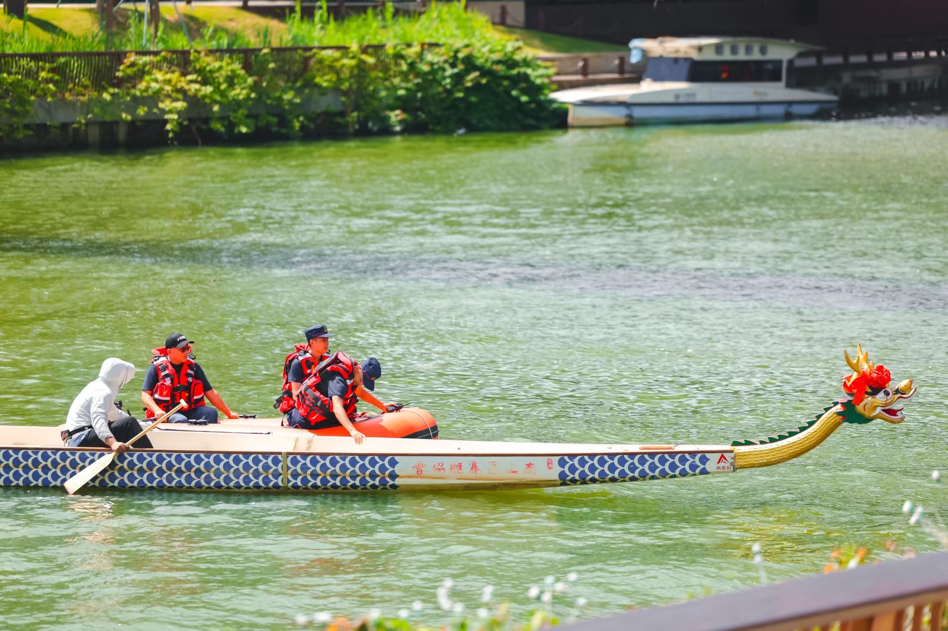 南山区海上搜救中心组织开展水上人员遇险搜救应急综合演练