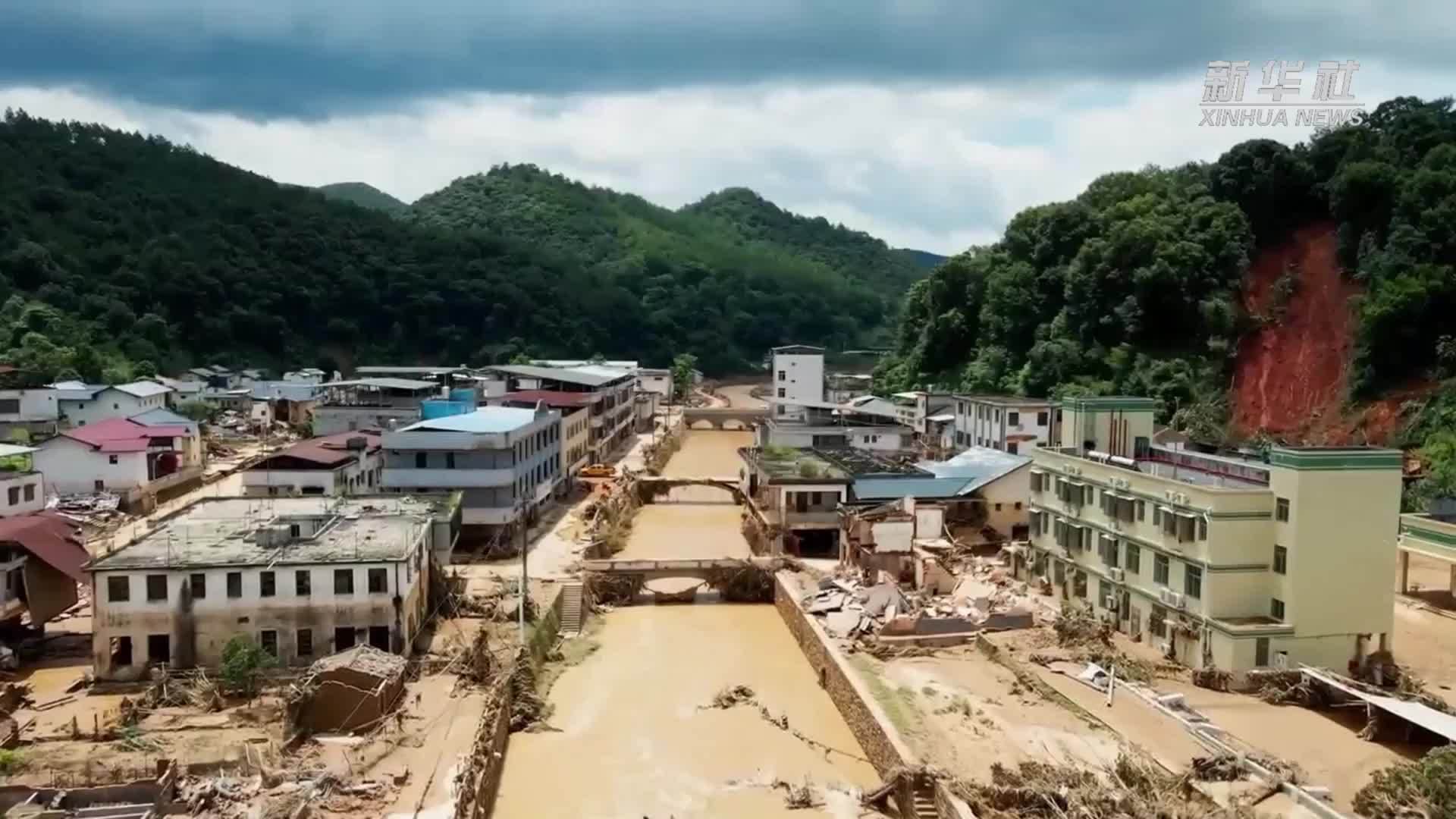 广东梅州：受灾自然村用电基本抢通