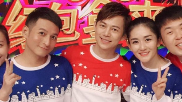 谢娜晒与何炅维嘉背影照 《快本》三人罕见合体封面图