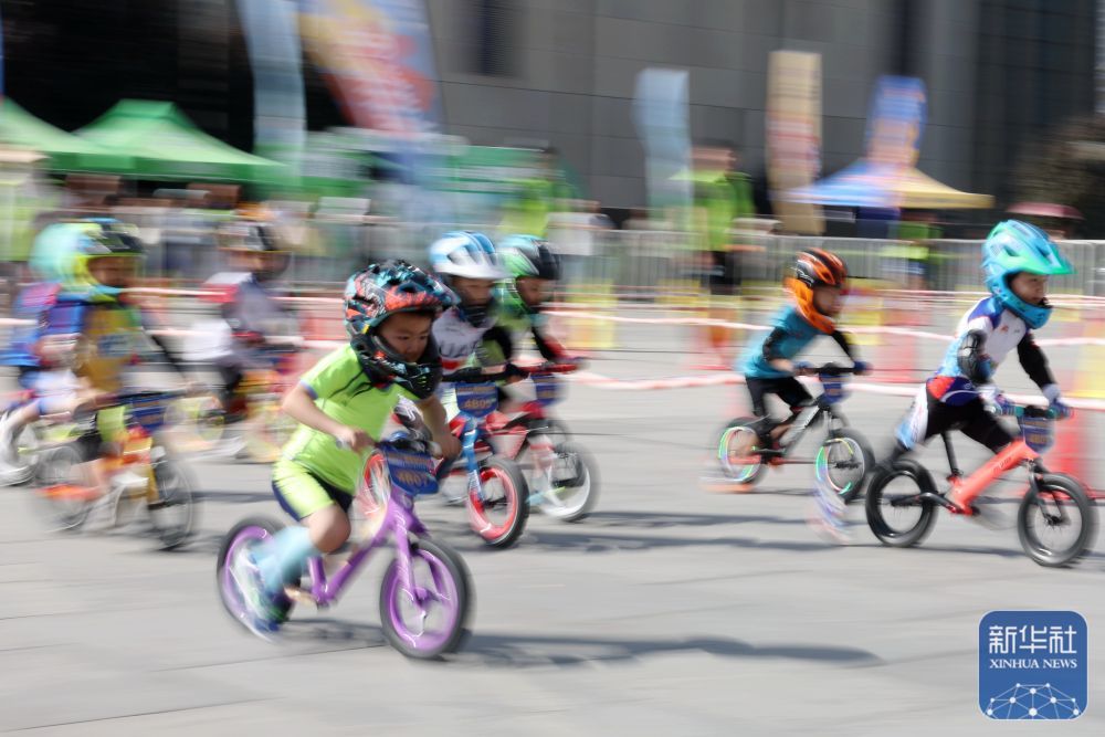 ↑小选手们从起点处出发