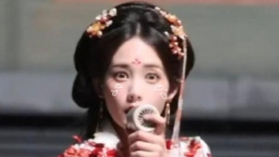 李一桐与刘宇宁拍夜戏，被蜈蚣爬上腿，事后回应：不看都会被吓晕