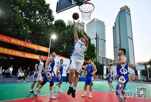 揭幕战在江西报业集团队与中石化江西分公司两支队伍之间激烈展开