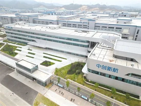 去年4月，中创新航在江门布局的首个项目建成投产，2023年产值超20亿元
