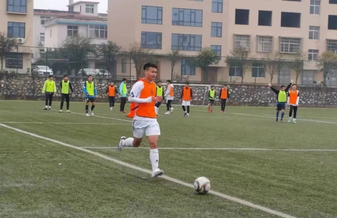 江西首个！赣州学子罗煦铖通过踢球考上清华