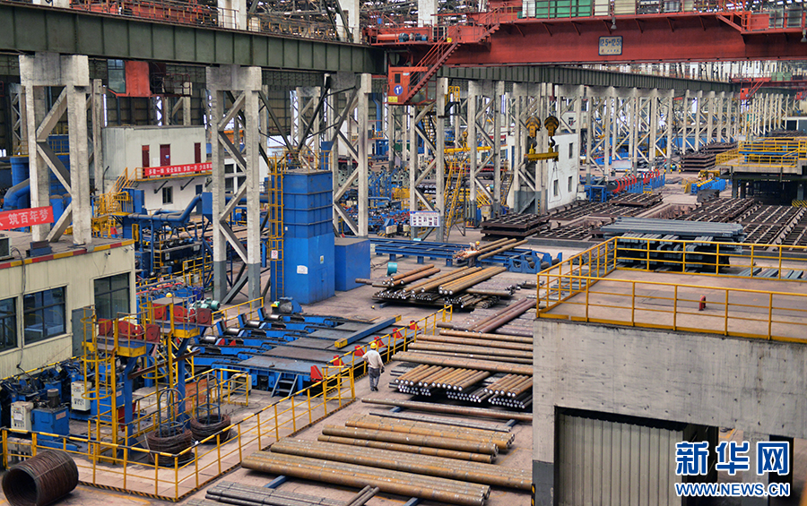 7月2日,在河南济源钢铁(集团)有限公司生产车间拍摄的生产画面。