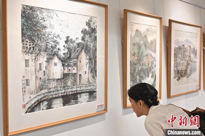 荔湾梅江两地书画摄影文化交流活动成果作品展在广州开展