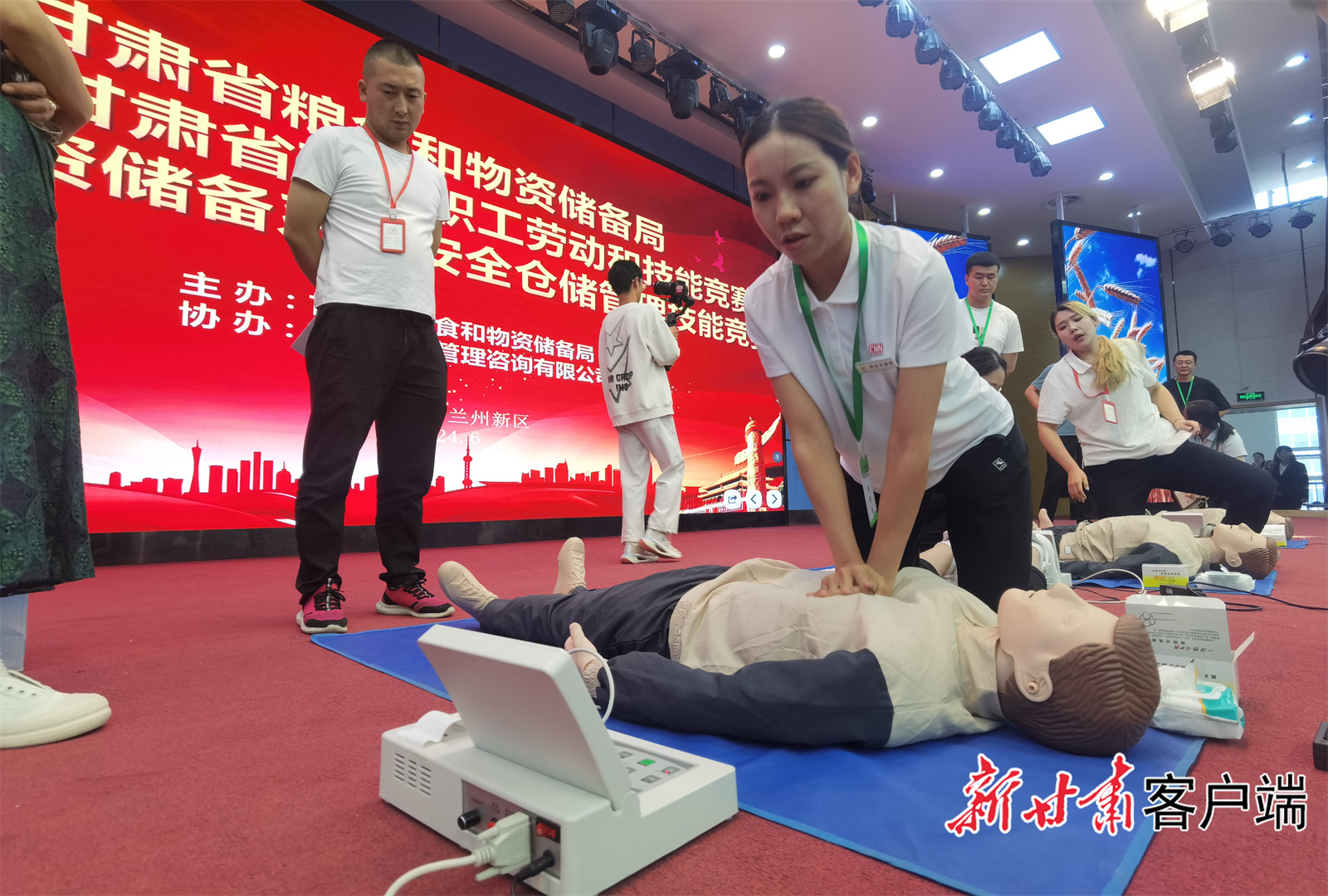 甘肃省粮食和物资储备系统安全仓储管理技能竞赛中的应急救援比赛　本组图片由新甘肃&middot;甘肃日报记者　马国顺　摄