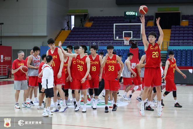 中国男篮输球却有亮点！三分+罚球进步明显