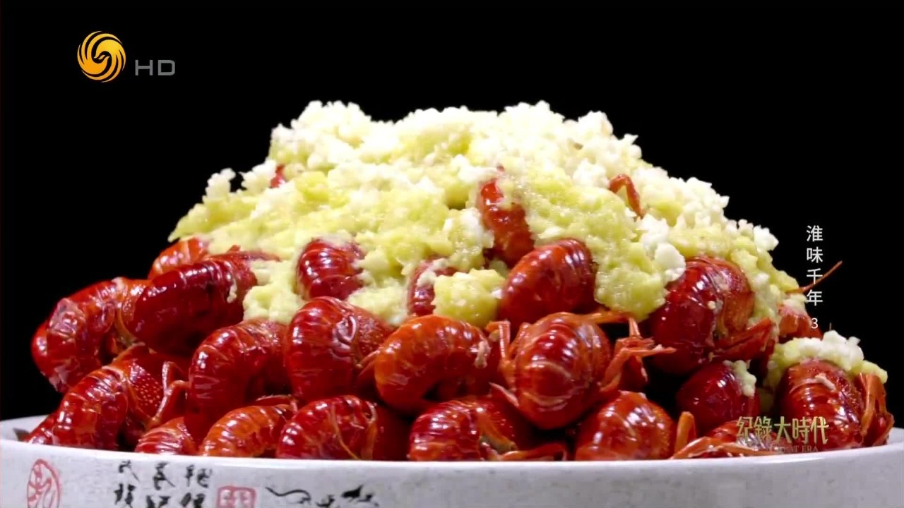 在酷爱新鲜食材的人们挑剔的眼光中，小龙虾始终稳居美食排行榜前列