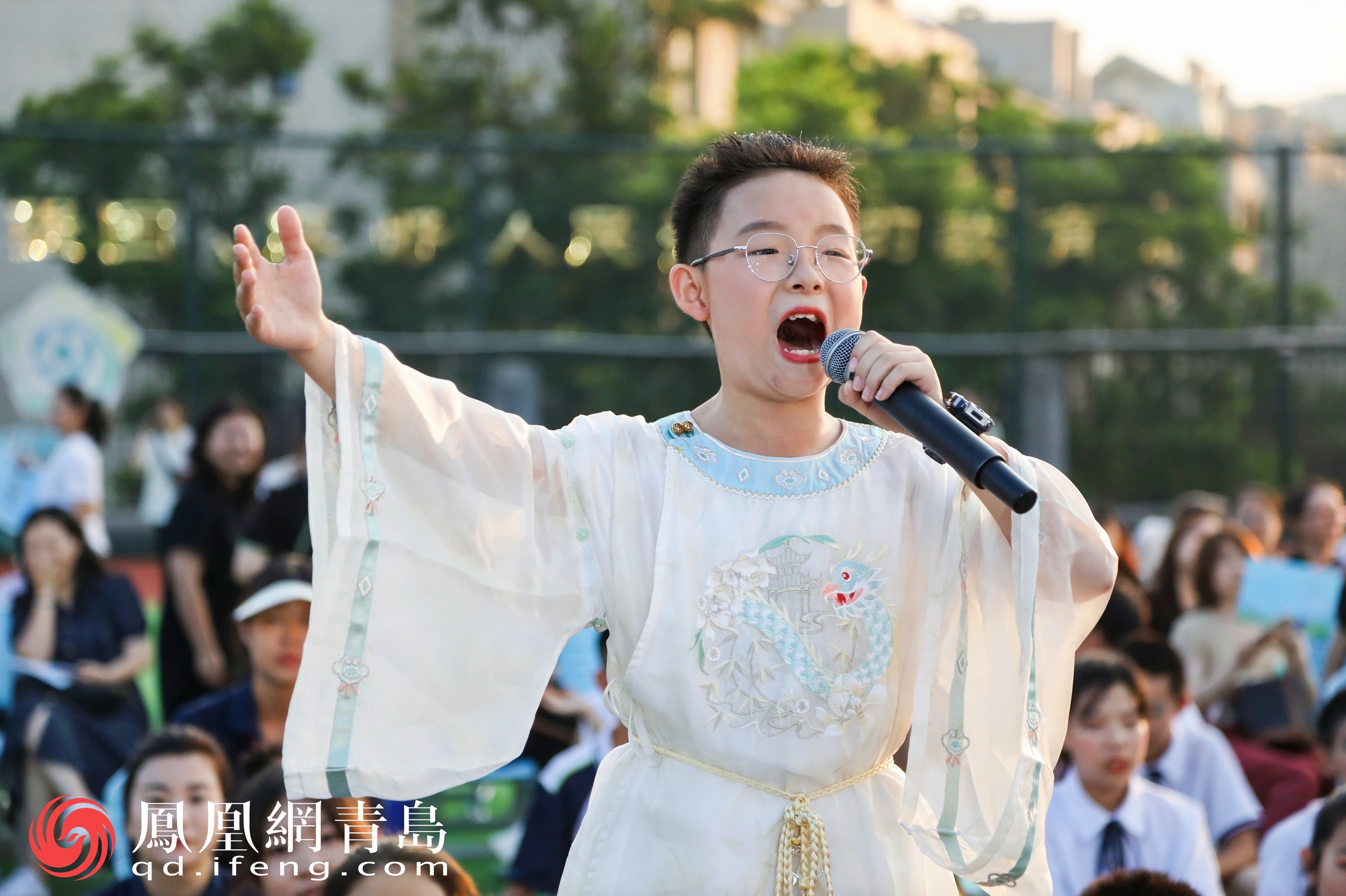用中国智慧创造美好的未来生活！崂山区第二实验小学隆重举行六年级毕业典礼
