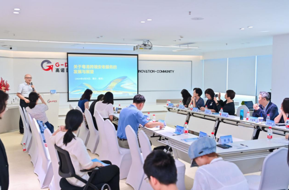 中央政府驻香港联络办社会工作部原部长杨茂介绍跨境安老服务并提出建议