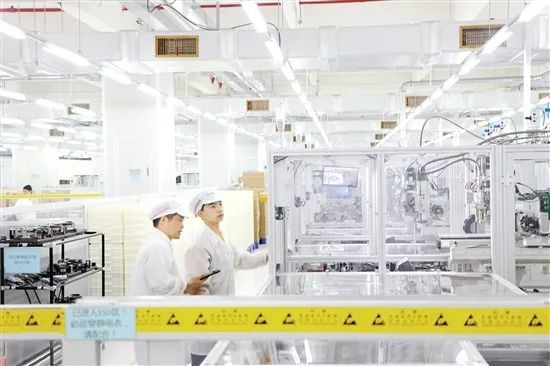近3年来，深圳企业到江门投资的超亿元项目近100个，其中不乏德昌电机等具有代表性的企业