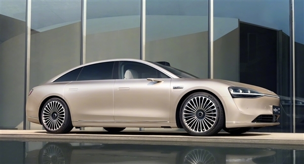 BBA中大型轿车最强国产敌手!享界S9能耗曝光:百公里13度电