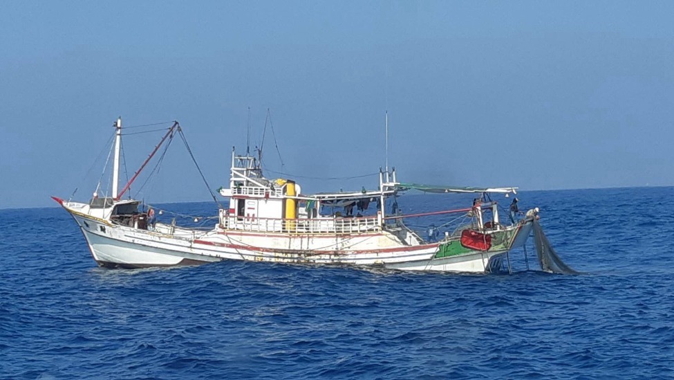 臺灣基隆一艘漁船遭日本攔截，臺媒稱2名船員被帶走調查