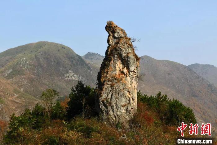 典型柴埠溪式石柱,郧西坎子山鹰咀石。余明 摄