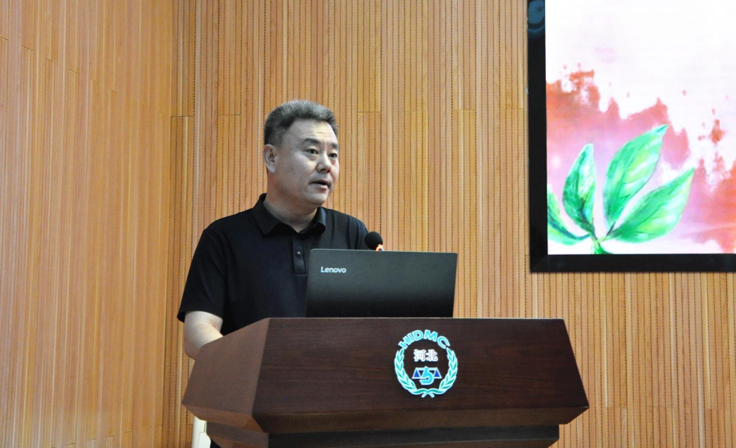 内蒙古民办教育协会副会长刘晨霞现场致辞。