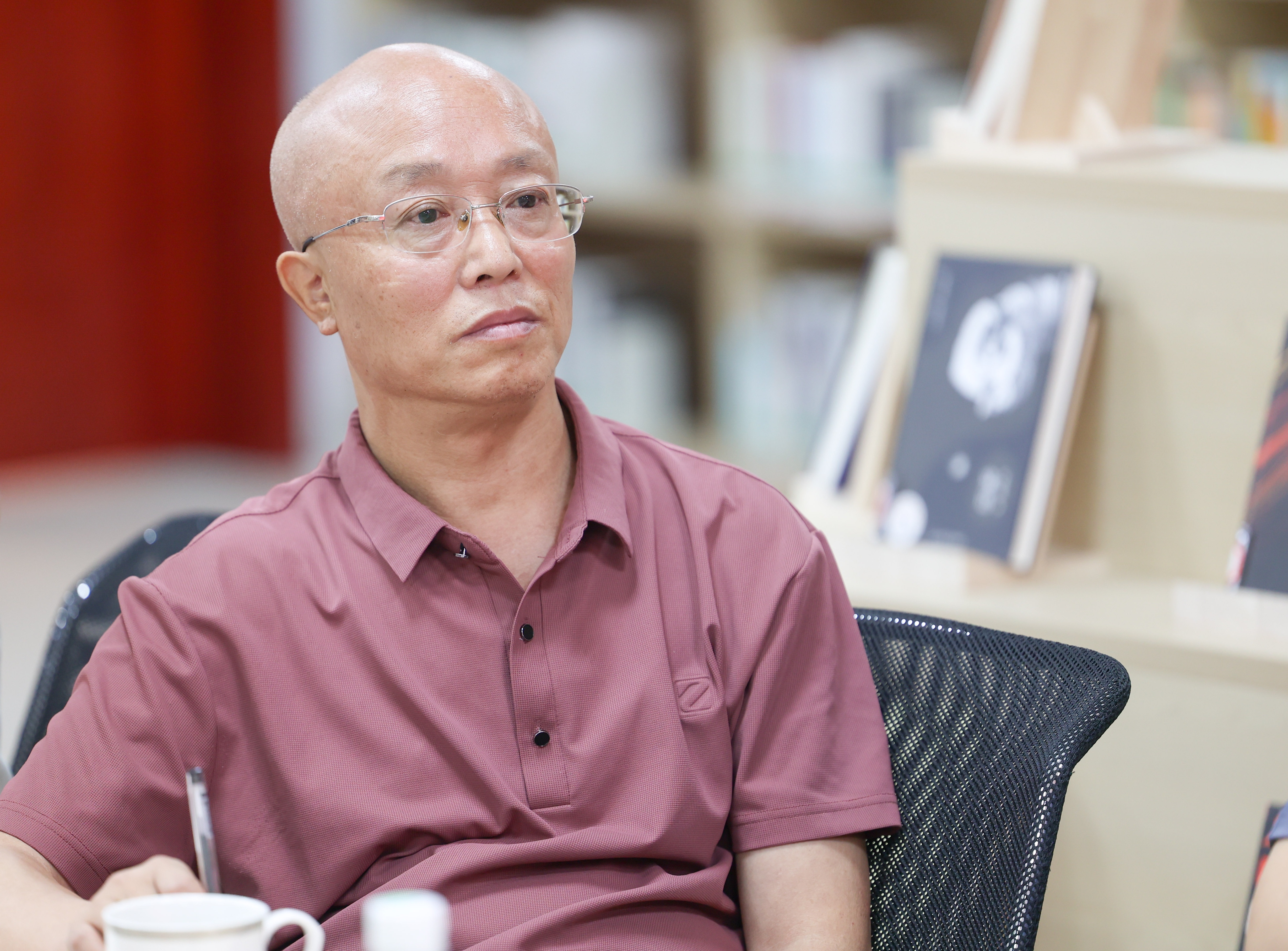 诗人、评论家、河南省诗歌学会副会长李霞