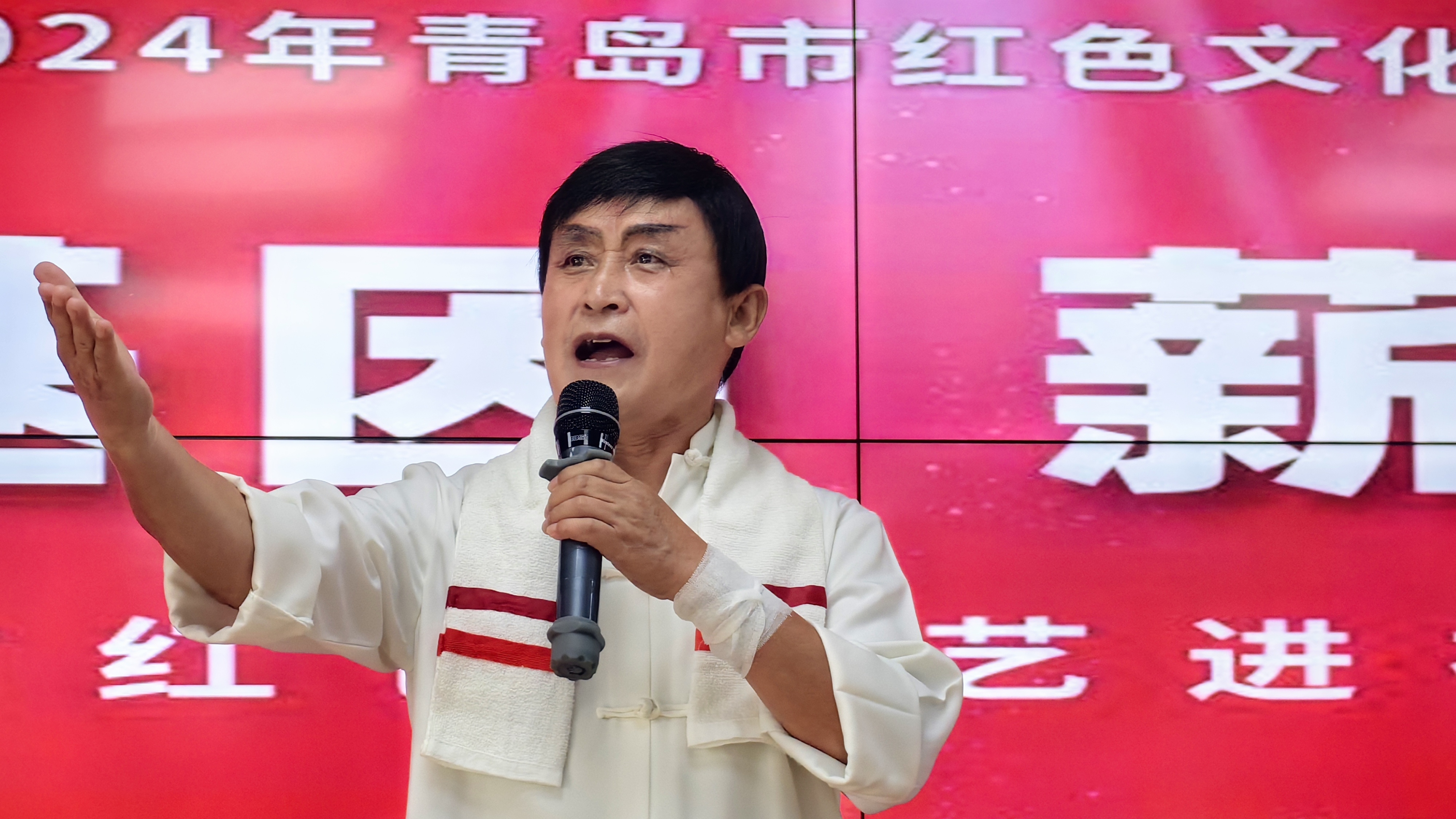青岛市红色文化主题月红色文艺进社区首场演出成功举办