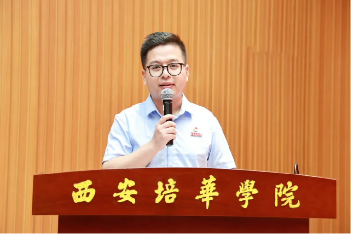 校团委兼职副书记、人文与国际教育学院团委书记朱林鹏发言