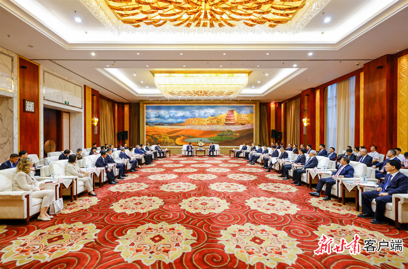 7月5日下午，省委书记、省人大常委会主任胡昌升，省委副书记、省长任振鹤，省政协主席庄国泰，省委副书记石谋军在兰州会见了出席第三十届兰洽会的重要外宾和兄弟省区市领导等。新甘肃&middot;甘肃日报记者　孟捷