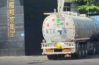 罐车运输乱象：卸完煤制油不洗罐直接装运食用油，食用油厂家验罐成走过场