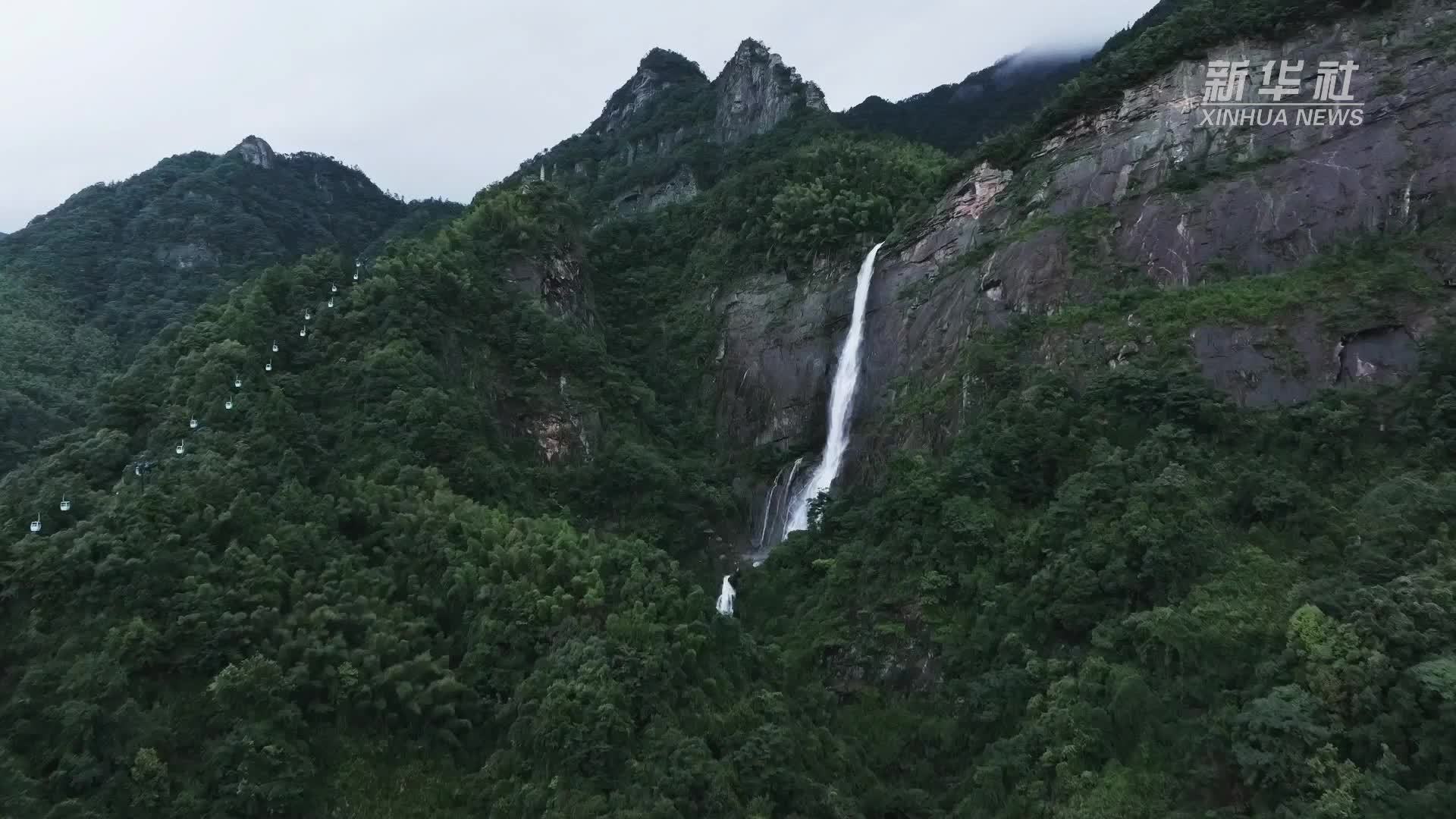 庐山瀑布雨后现李白磅礴诗境