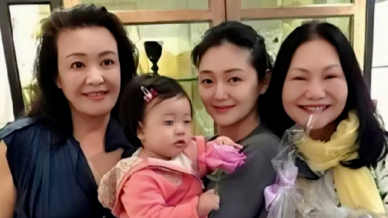 张兰疑再炮轰大S！直播中自曝曾看孩子得叫号，多次被大S拒之门外