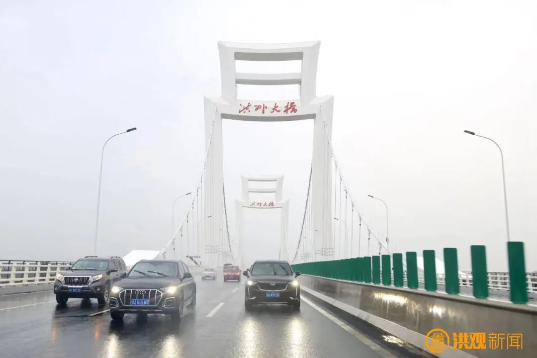 南昌洪州大桥通车了！市民大赞：路面宽敞，太方便啰！