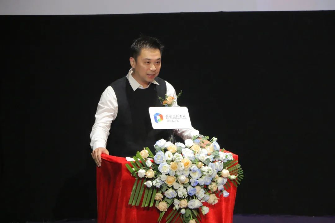 上海置童文化传播有限公司 董事长 ——丁峰 先生