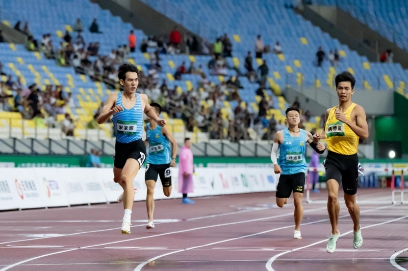 日照籍选手宋家辉参加男子400米栏决赛。刘晶 摄