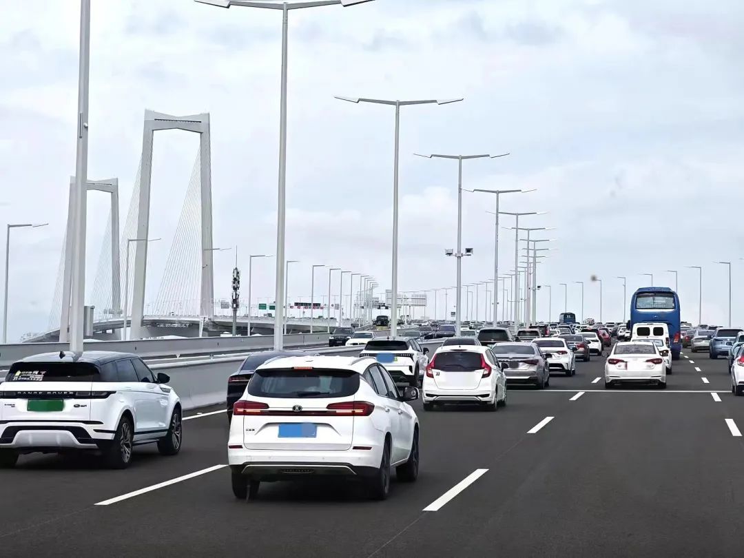 深中通道的正式通车试运营，让“深莞惠”与“珠中江”两大城市群实现了跨海直连 郭永乐 摄