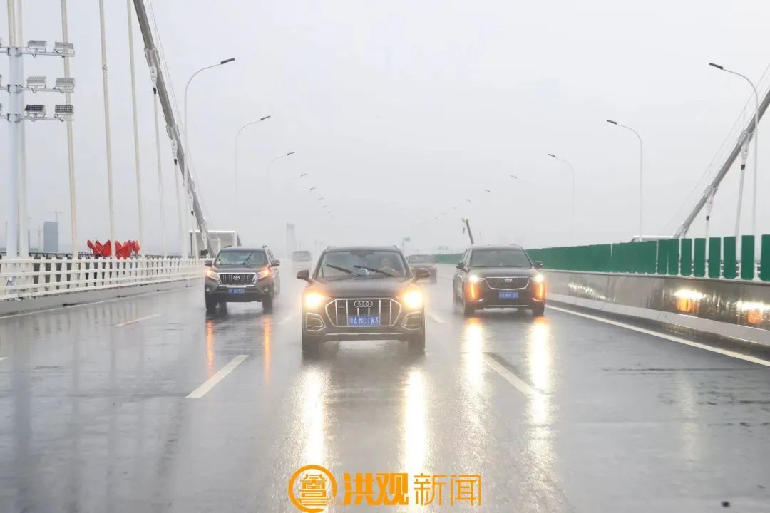 南昌洪州大桥通车了！市民大赞：路面宽敞，太方便啰！
