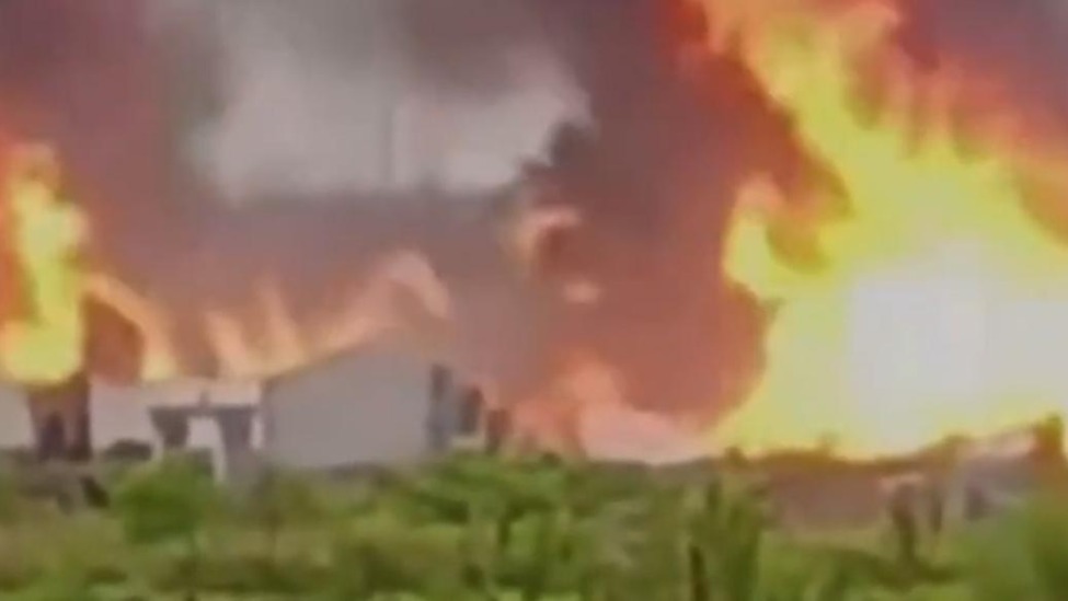 安徽一仓库失火4人遇难，村民：有两次爆炸声，门窗被震坏