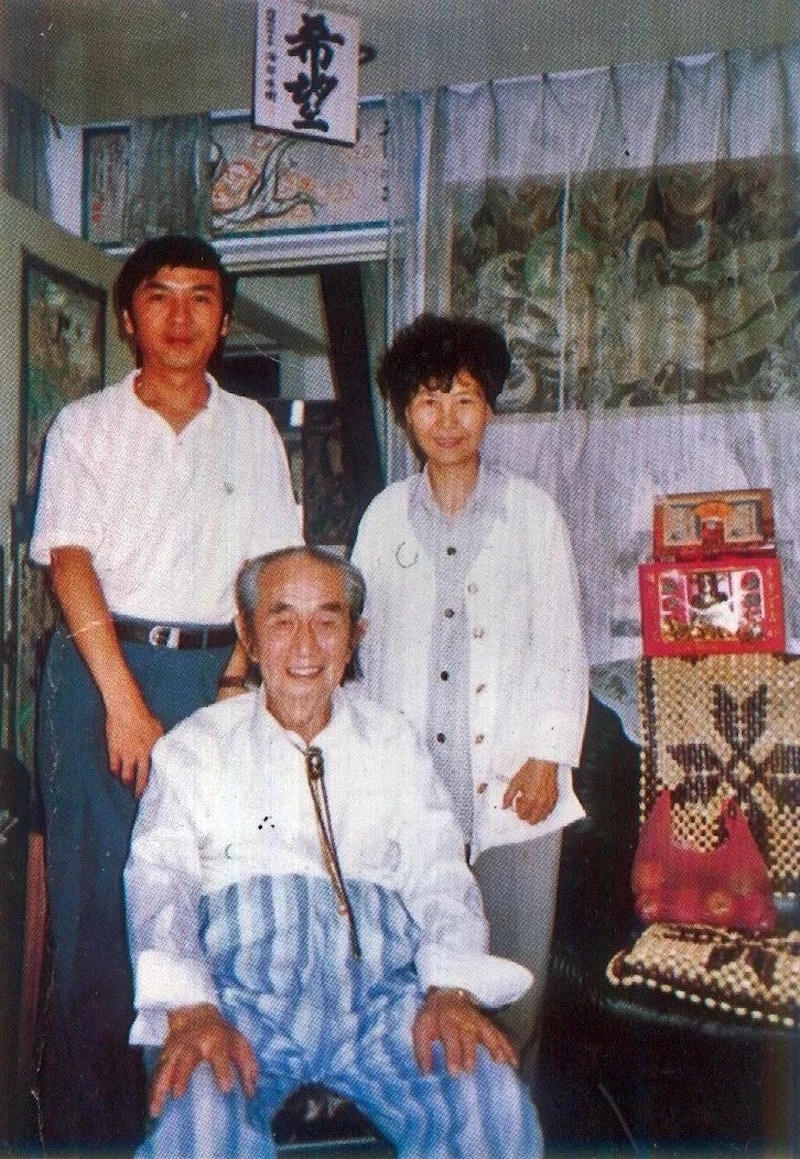 1995年9月11日,敦煌研究院樊诗锦副院长、郑世贤秘书长一行受段文杰院长之托前来上海看望李丁陇。