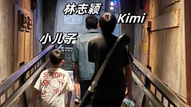 林志颖一家5口出国旅游，14岁大儿子又黑又壮，林志颖瘦小虚弱！封面图