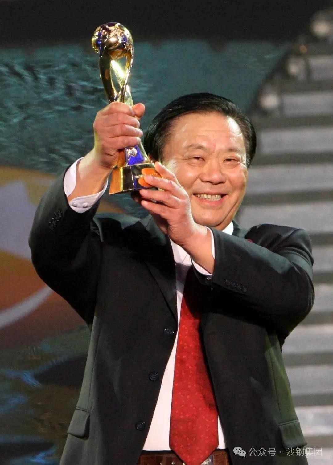 2009年12月，荣膺CCTV2009中国年度经济人物