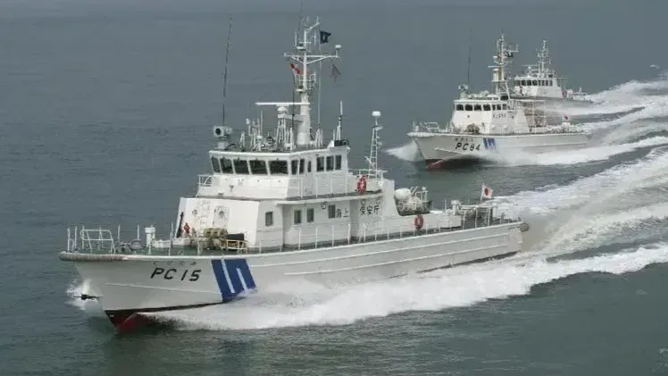 臺灣漁船被日本公務船攔截，8人全被帶走