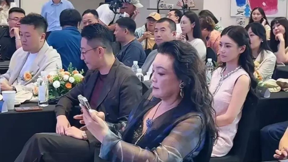 这个座位，显示出了马筱梅对丈夫和婆婆的尊重！