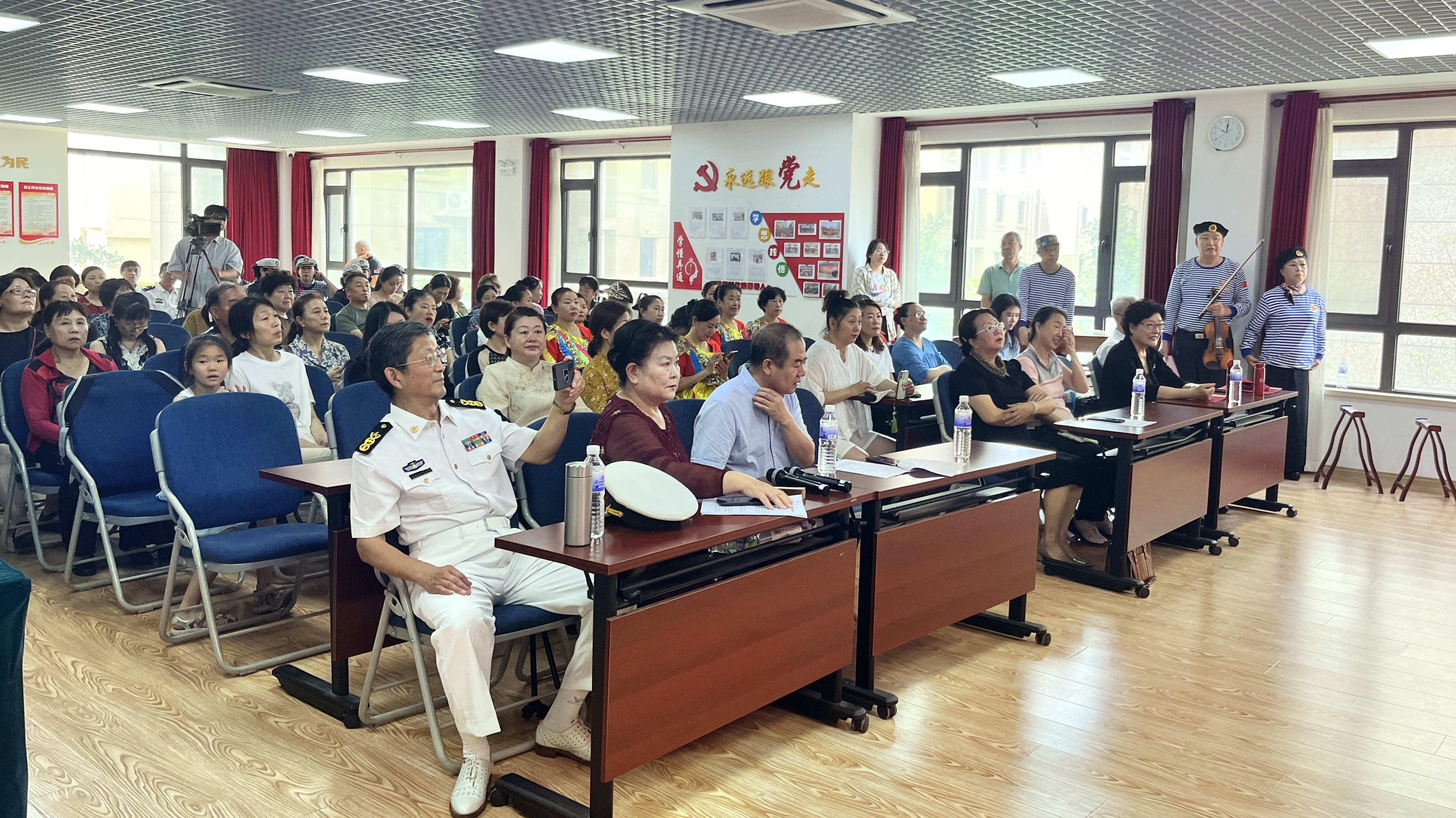 青岛市红色文化主题月红色文艺进社区首场演出成功举办