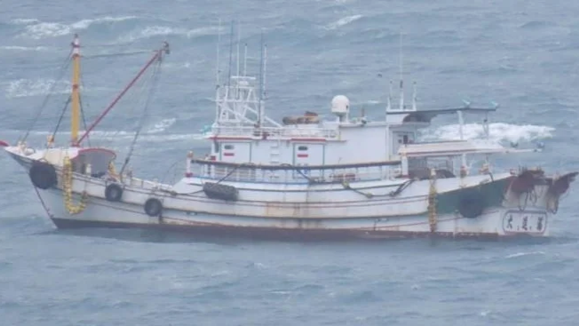 福建海警查扣一艘涉嫌非法捕撈臺灣省籍漁船
