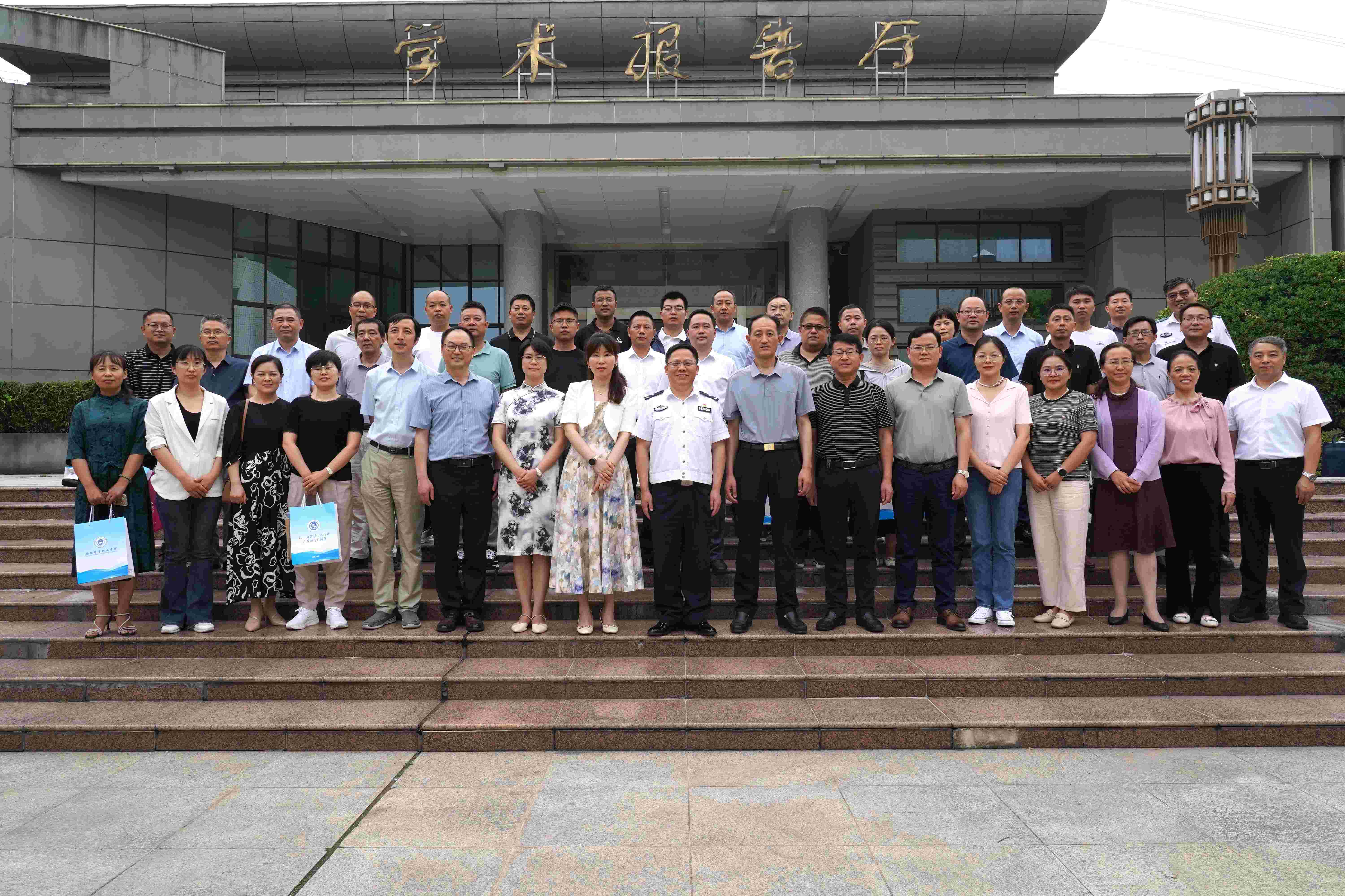 安徽省职业院校“双师型”教师队伍建设和边疆学生融合培养教研基地校工作启动仪式在安徽警官职业学院举行